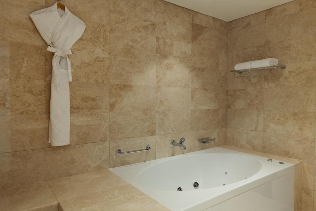 Four Points by Sheraton Production City, Dubai - Resim 38