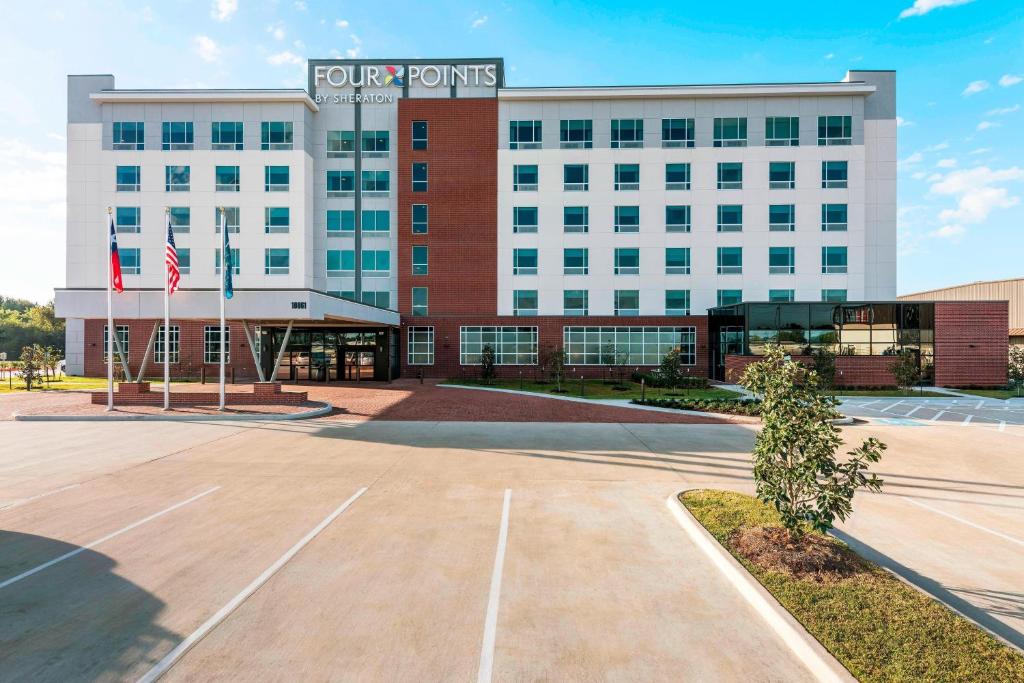 a front view of a four points hotel at Four Points By Sheraton Houston Energy Corridor in Katy