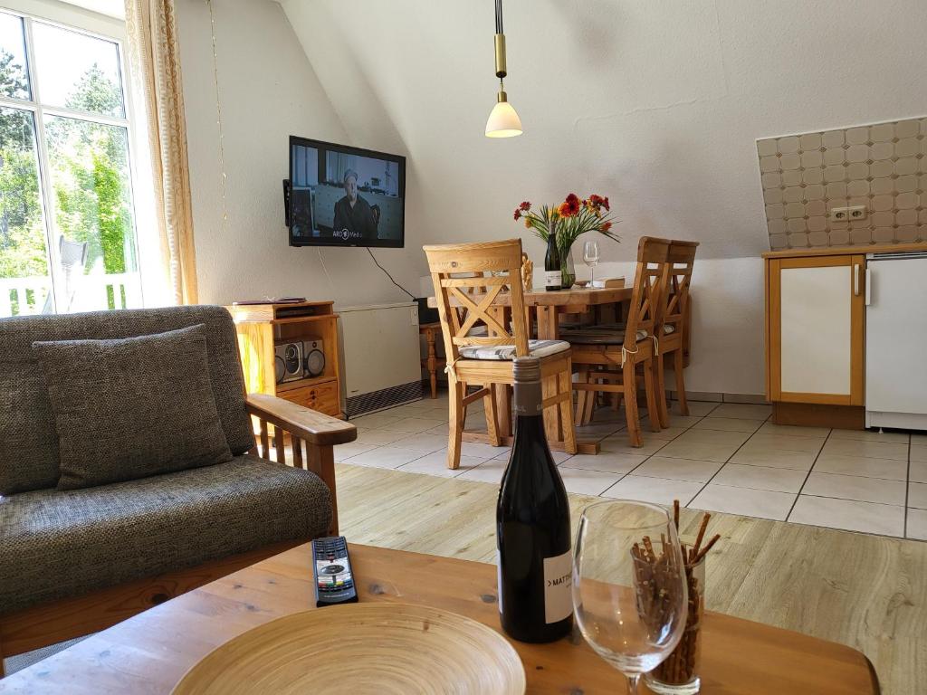 TV a/nebo společenská místnost v ubytování Ferienwohnung "Neptun" im Haus Tjark