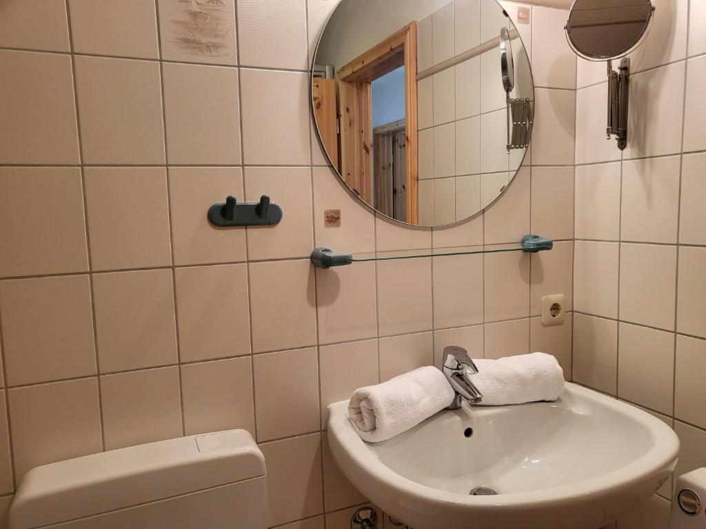 Koupelna v ubytování Ferienwohnung "Neptun" im Haus Tjark
