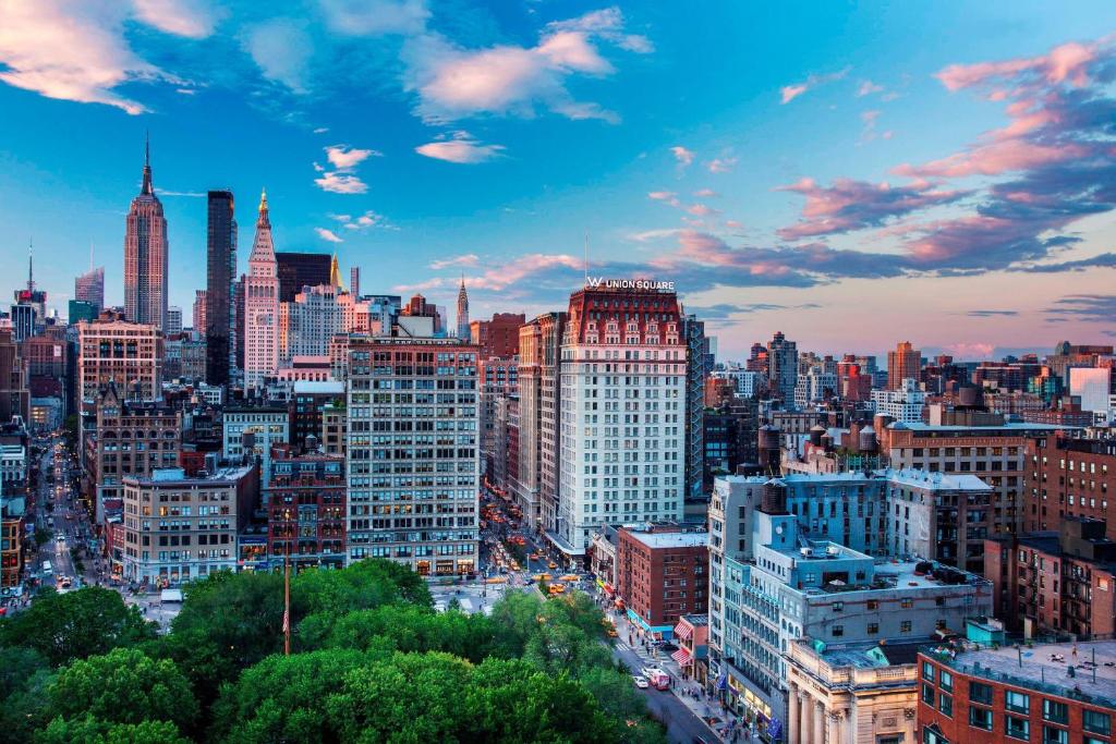 - une vue sur les toits de la ville et les bâtiments dans l'établissement W New York - Union Square, à New York