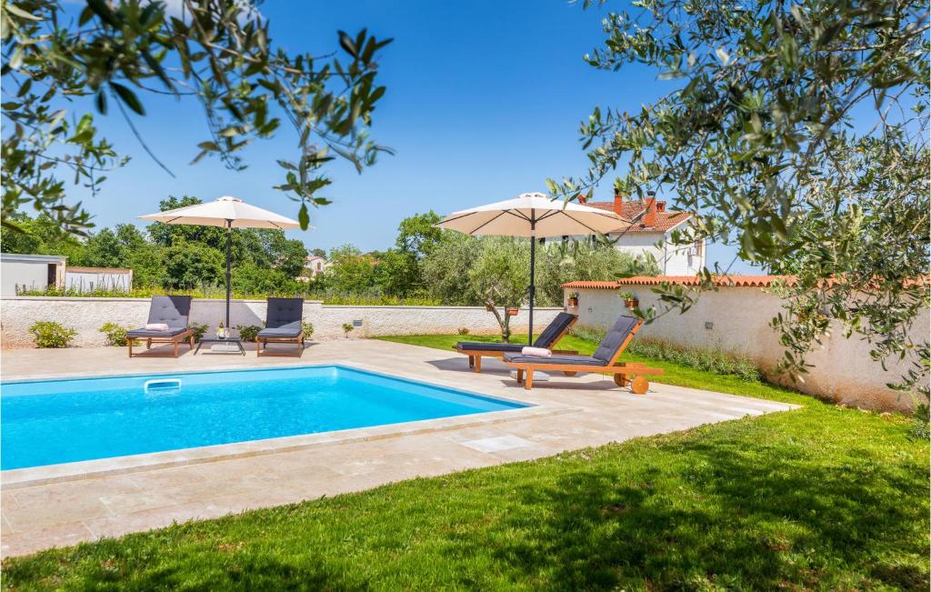 Basen w obiekcie Gorgeous Home In Divsici With Wifi lub w pobliżu