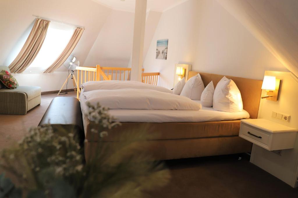 Postel nebo postele na pokoji v ubytování Hotel Wilhelmshöhe