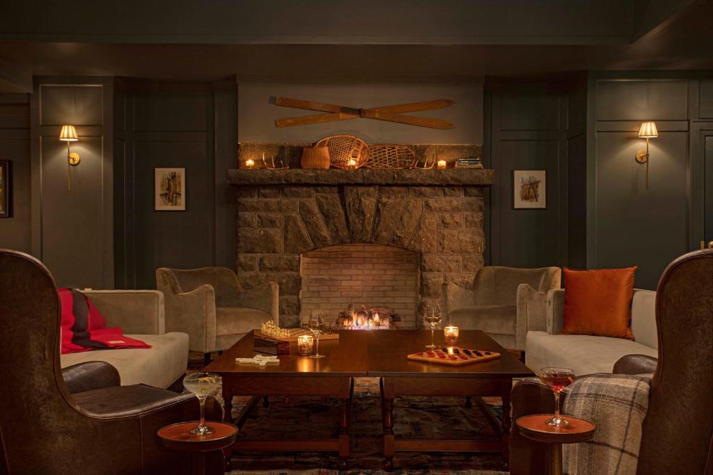 Posezení v ubytování Grand Adirondack Hotel, Lake Placid, a Tribute Portfolio Hotel
