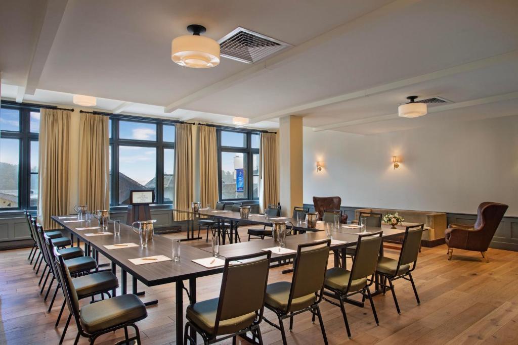Posezení v ubytování Grand Adirondack Hotel, Lake Placid, a Tribute Portfolio Hotel