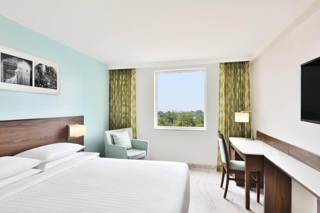 Postel nebo postele na pokoji v ubytování Fairfield by Marriott Pune Kharadi