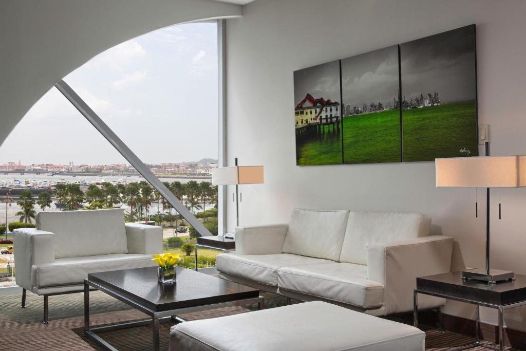 Posezení v ubytování Le Meridien Panama