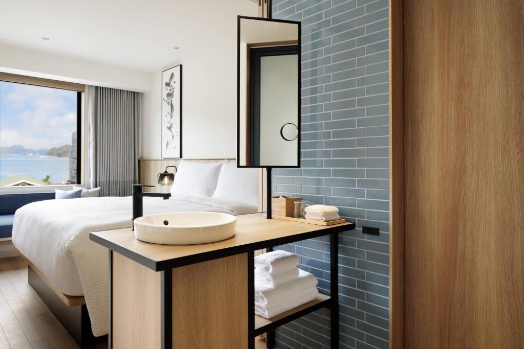 Postel nebo postele na pokoji v ubytování Fairfield by Marriott Kyoto Amanohashidate