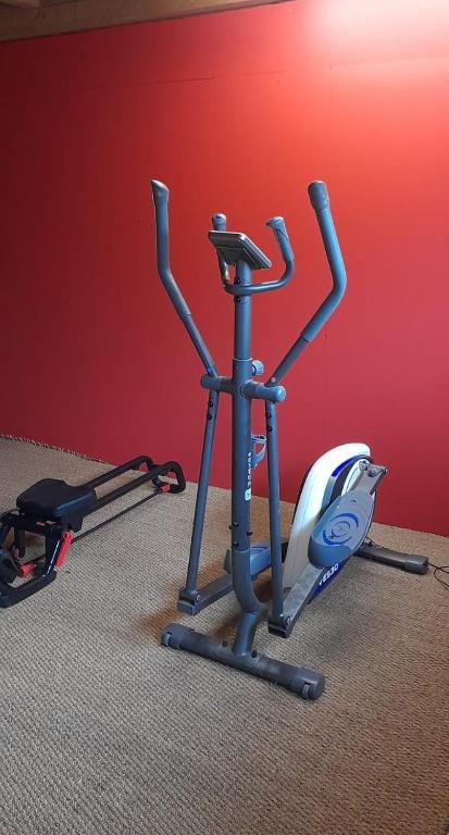 Fitness centrum a/nebo fitness zařízení v ubytování Chambres et table d'hôtes : LES SENTIERS DE LA BREME