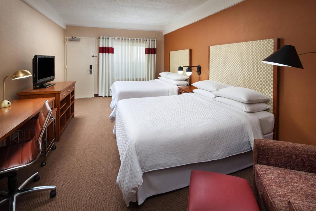 Four Points by Sheraton Los Angeles International Airport - Queen Room With Two Queen Beds