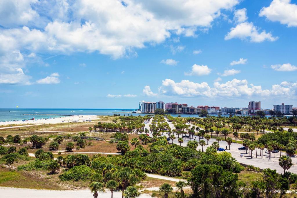 Sheraton Sand Key Resort - Queen Guest Room With Two Queen Beds And Partial Gulf View - Balcony