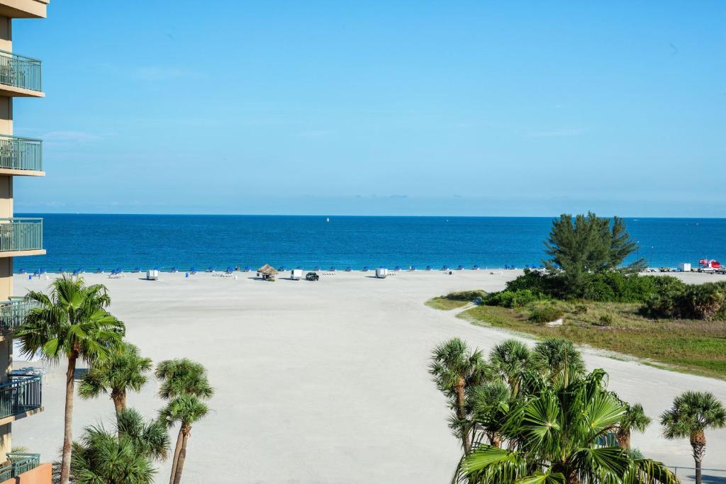 Sheraton Sand Key Resort - Guest Room, 2 Queen, Gulf Side, Poolside, Balcony