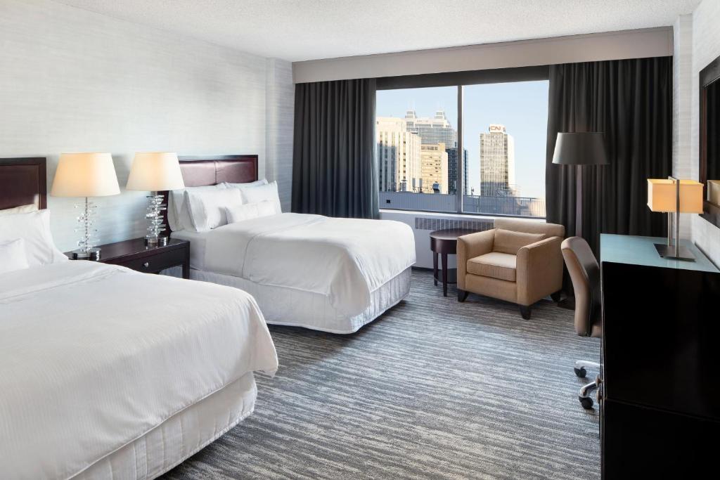 Postel nebo postele na pokoji v ubytování The Westin Edmonton