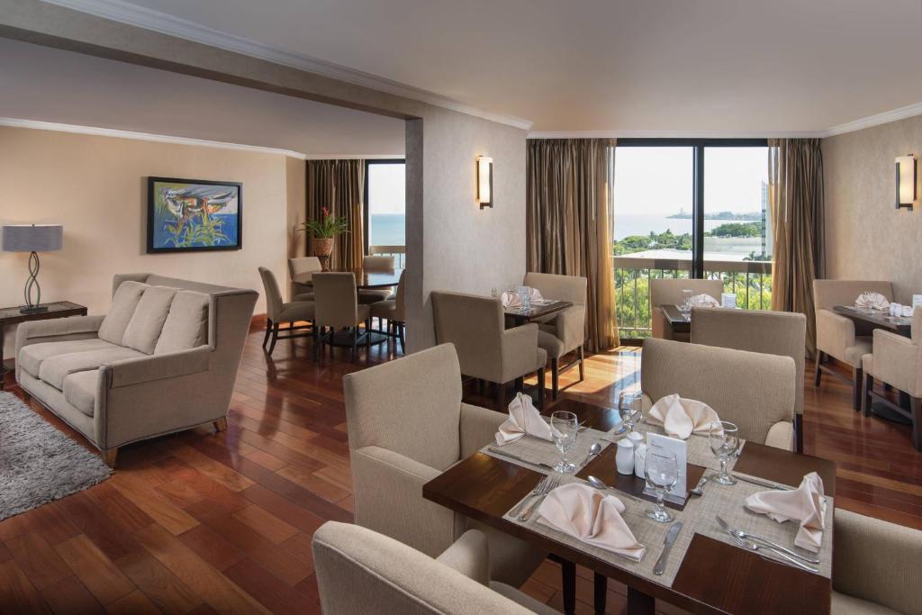 Sheraton Santo Domingo - Club Lounge Access, Ganger, 2 Queen, Ocean View