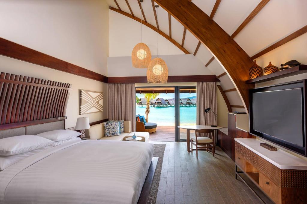 Postel nebo postele na pokoji v ubytování Fiji Marriott Resort Momi Bay