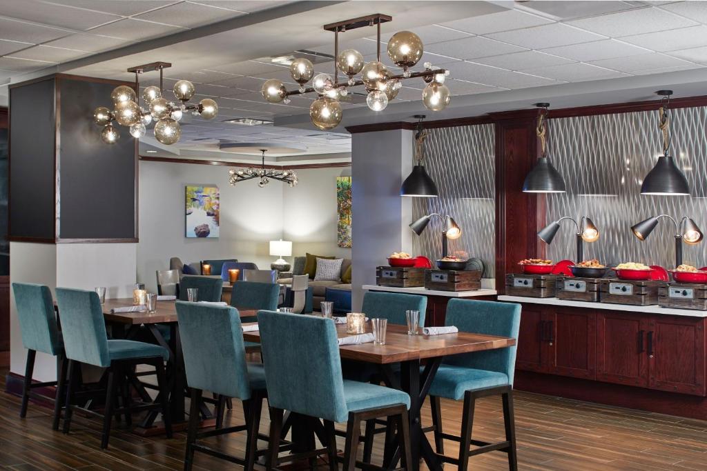 a dining room with a table and chairs at Renaissance Mobile Riverview Plaza Hotel in Mobile