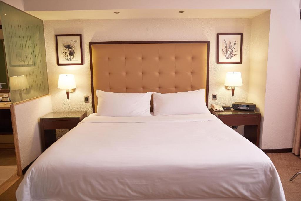 Postel nebo postele na pokoji v ubytování Sheraton Lima Historic Center
