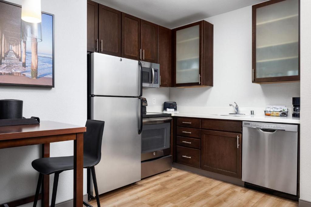 Residence Inn by Marriott Los Angeles Redondo Beach - Een Slaapkamer 1 King Met Bankbedhoeksuite