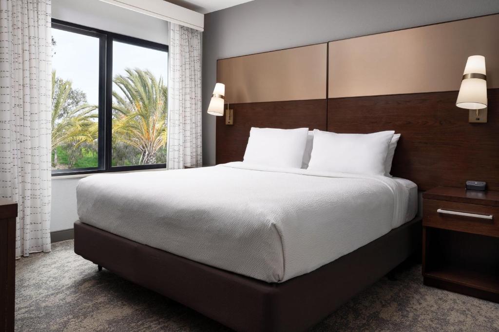 Residence Inn by Marriott Los Angeles Redondo Beach - King Studio Met Bankbed
