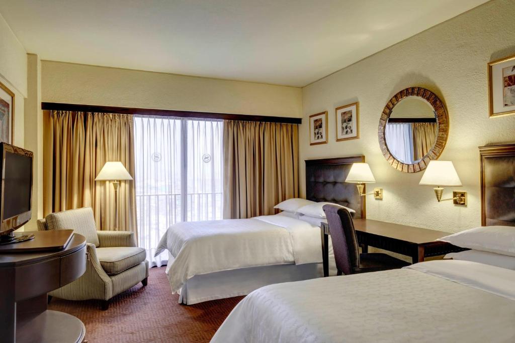 Postel nebo postele na pokoji v ubytování Sheraton Lima Historic Center