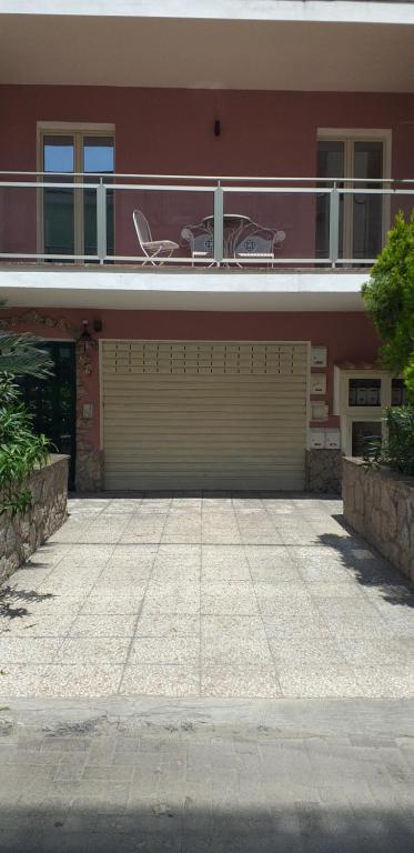 a garage door with a chair on top of a house at appartamento Claudia in Roccalumera