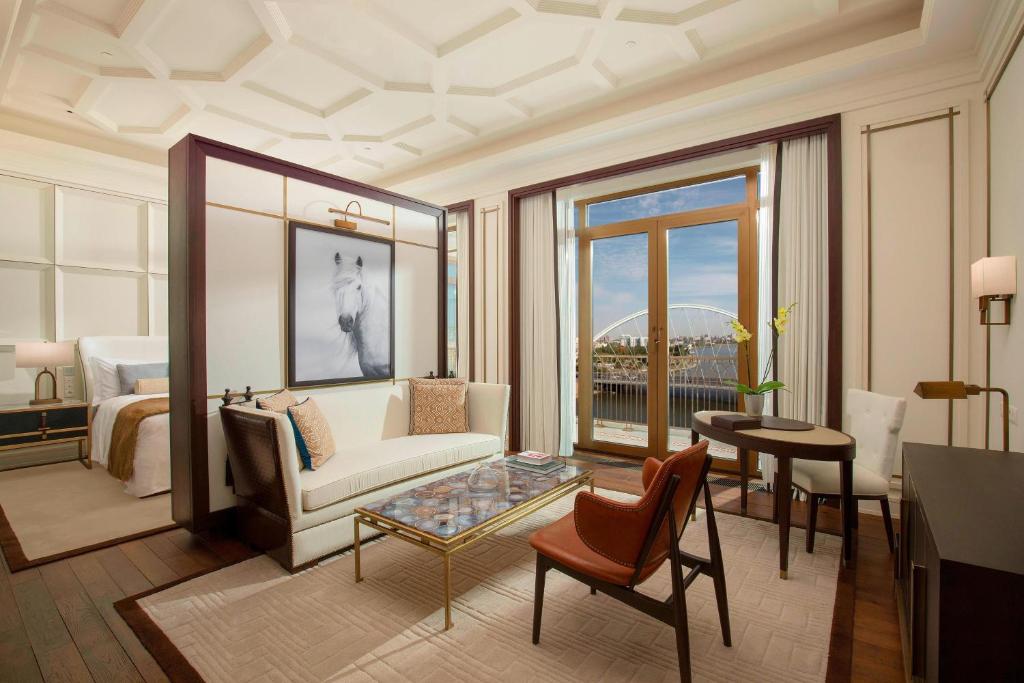 Posezení v ubytování The St. Regis Astana