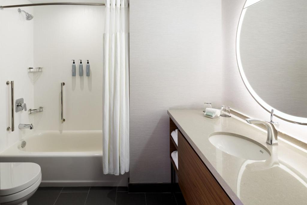 Courtyard Montreal Midtown - Resim 17