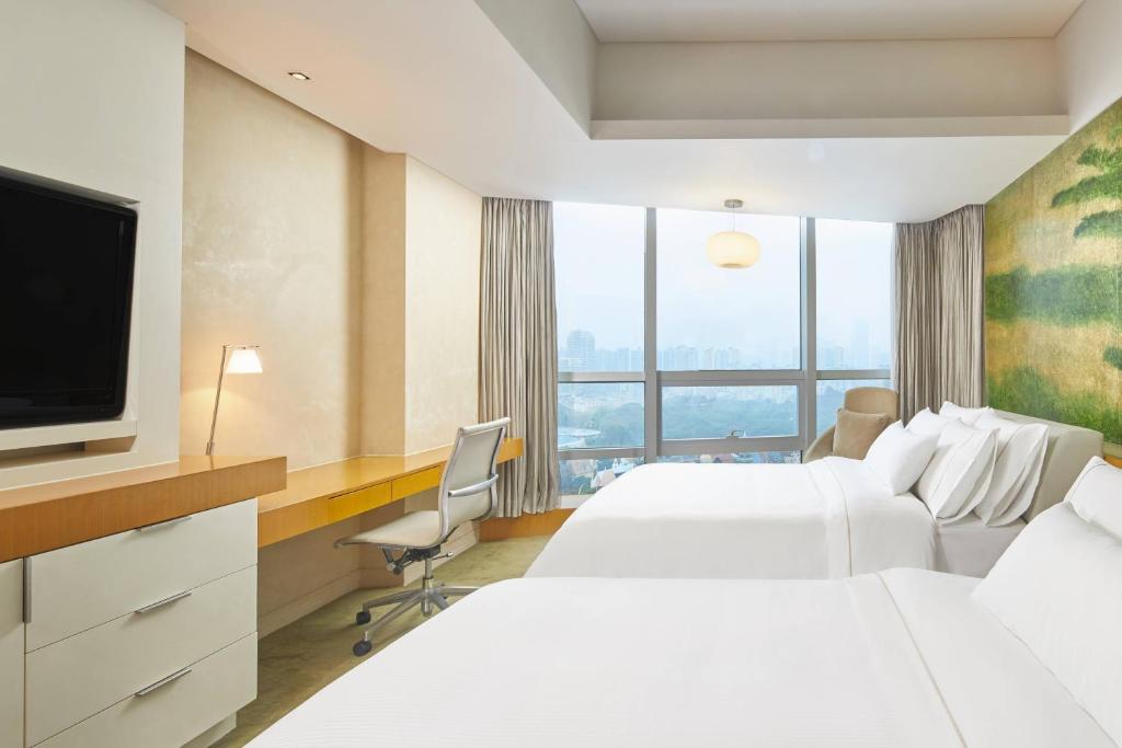 Postel nebo postele na pokoji v ubytování The Westin Shenzhen Nanshan