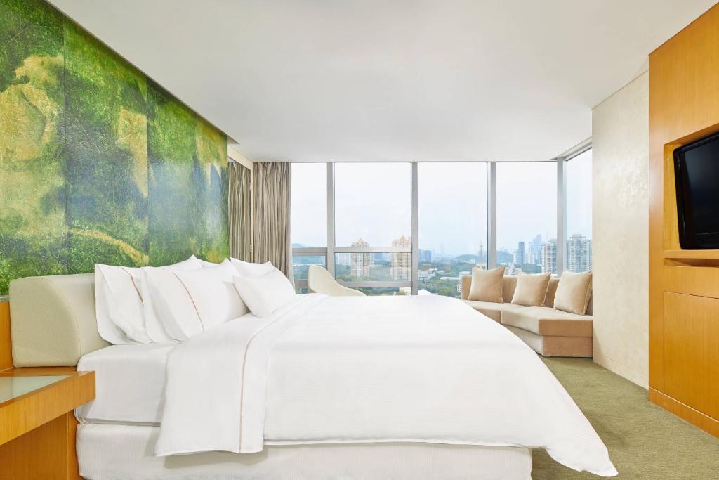 Postel nebo postele na pokoji v ubytování The Westin Shenzhen Nanshan