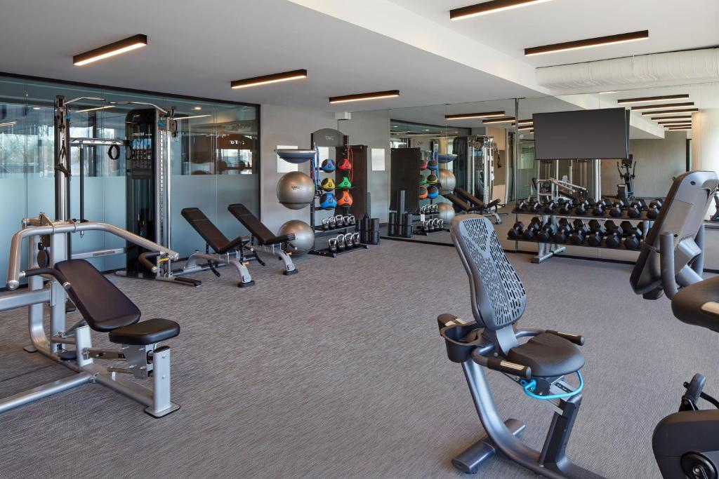 Fitness centrum a/nebo fitness zařízení v ubytování Residence Inn Montreal Midtown