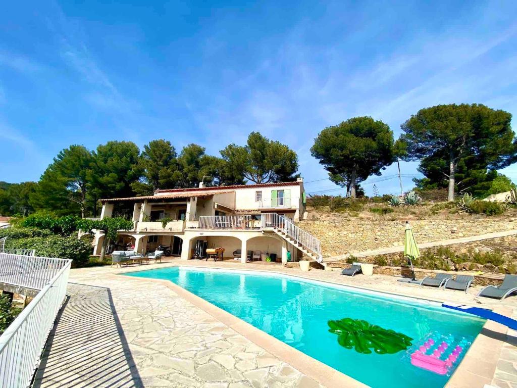 Magnifique villa vue mer 450 m2 à La Ciotat avec terrain tennis et