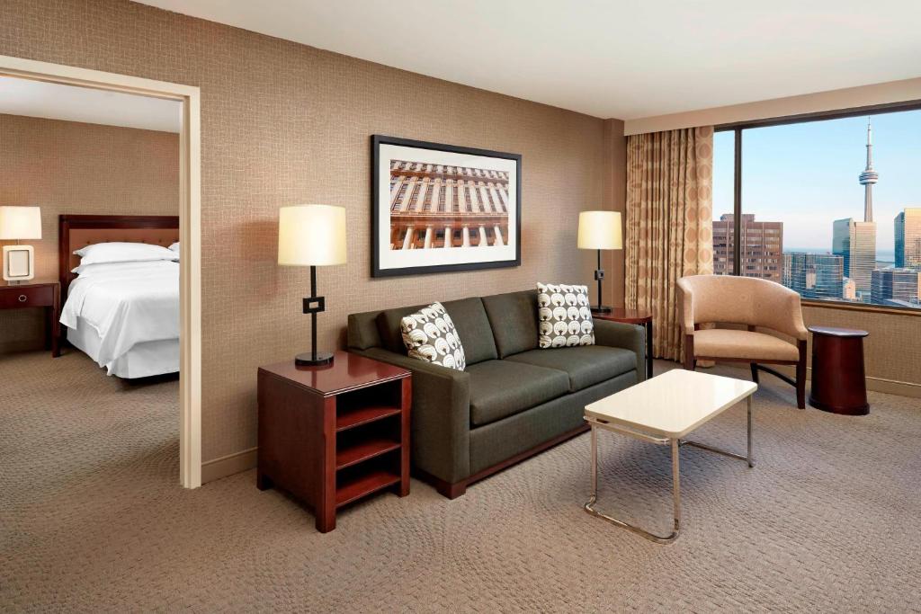 
Club Lounge Access, 1 Queen, Premium Suite
