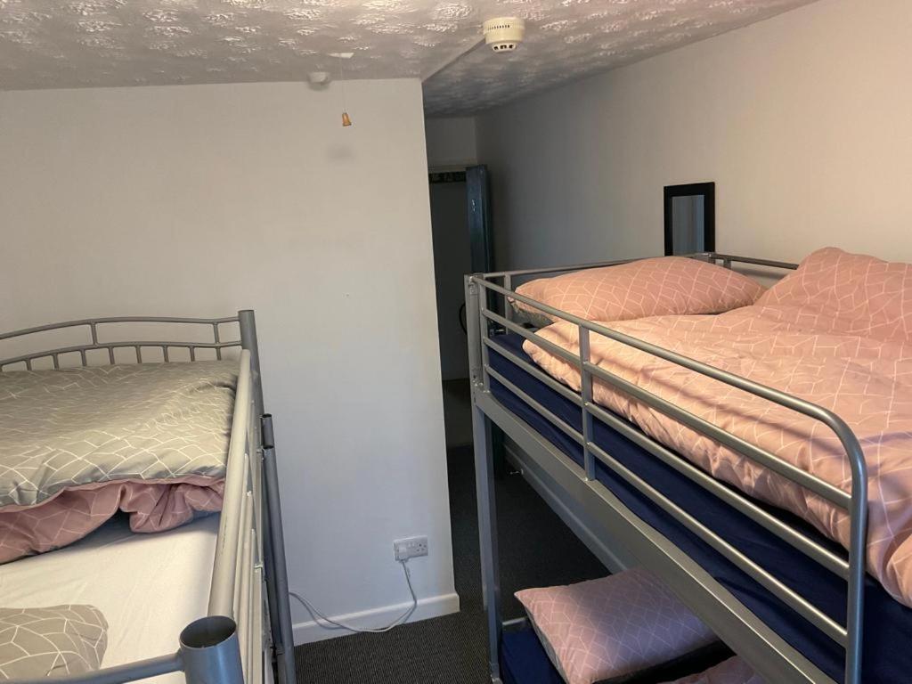 Postel nebo postele na pokoji v ubytování Blue Room Hostel Newquay