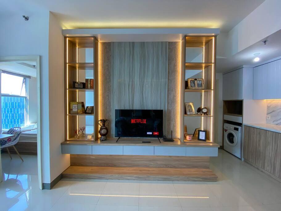 TV a/nebo společenská místnost v ubytování La Casa Familia at Anderson