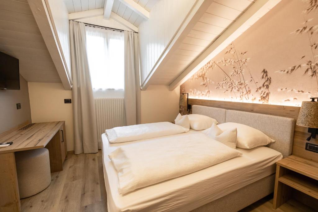 Postel nebo postele na pokoji v ubytování Hotel Alpenrose Wellness