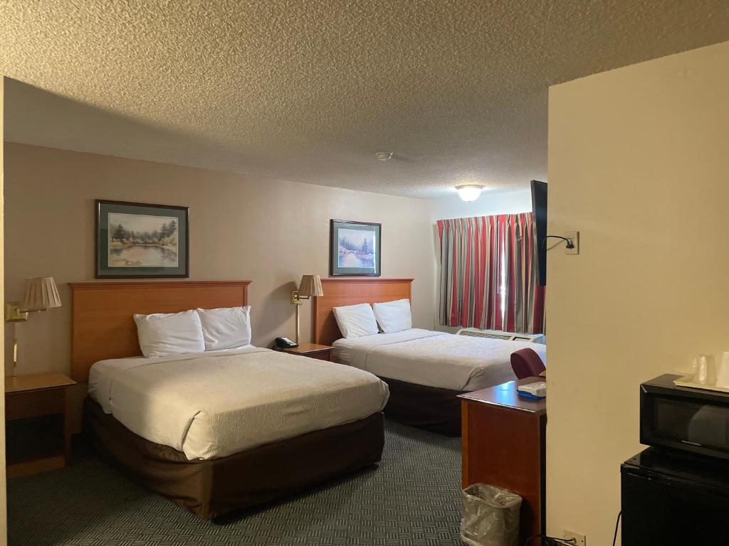Postel nebo postele na pokoji v ubytování Skyway Inn - Seatac