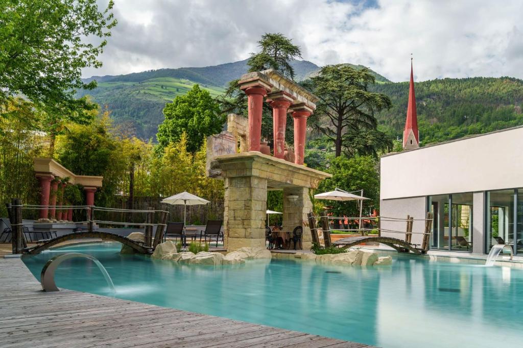 Bazén v ubytování Hotel Vier Jahreszeiten nebo v jeho okolí