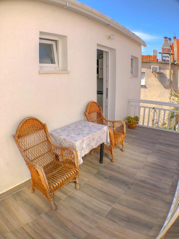 Balkón alebo terasa v ubytovaní Apartmani Doris