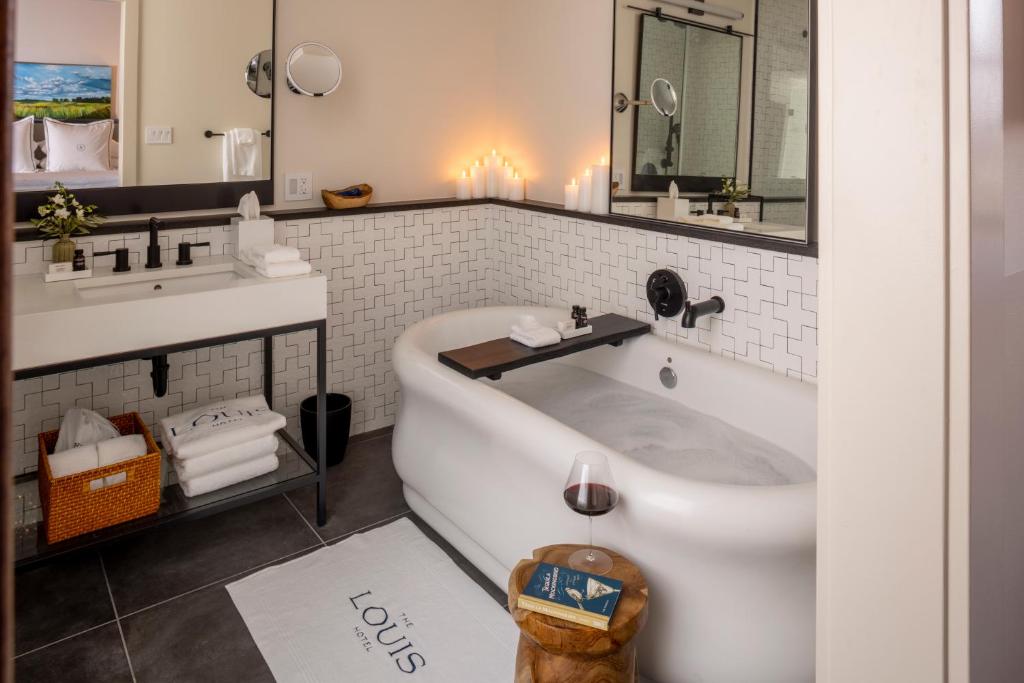 The Louis Hotel - Suite King Con Balcón