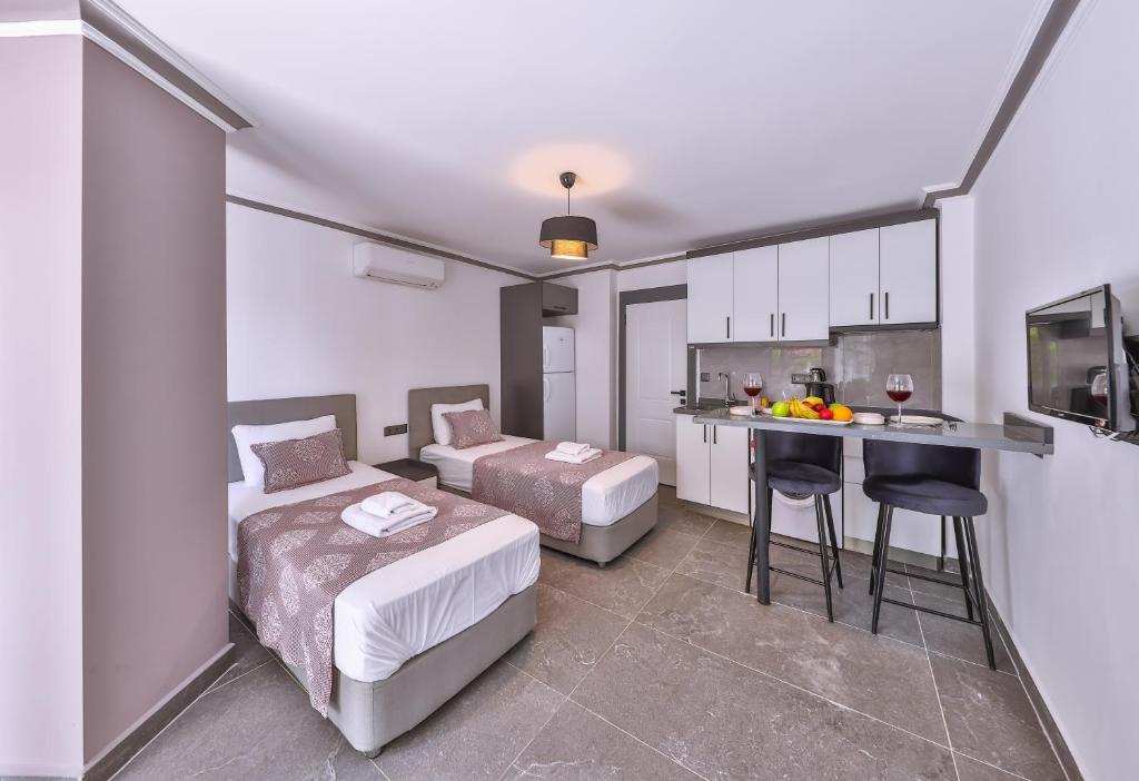 White House Apart - 3