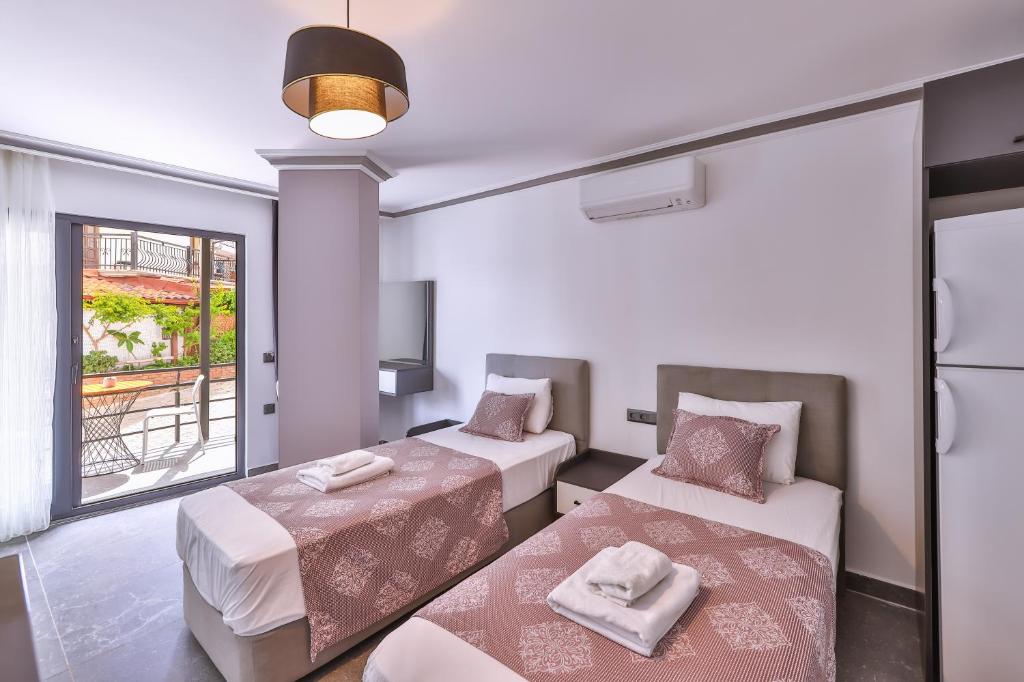 White House Apart - 1