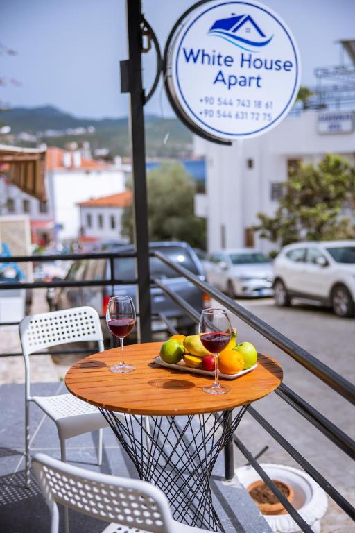 White House Apart - 8