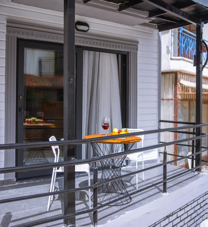 White House Apart - 9