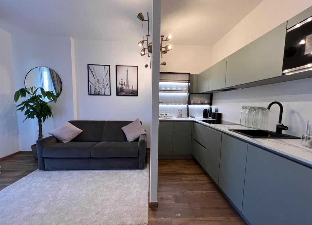 Kuchyň nebo kuchyňský kout v ubytování [150 mt dal mare] FillYourHomeWithLove Apartment