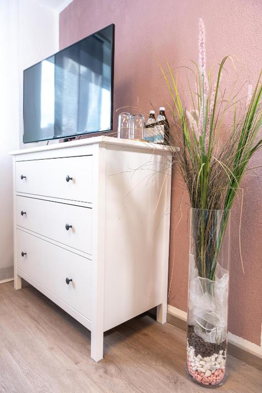 Kuchyň nebo kuchyňský kout v ubytování #2 Großes Zimmer mit Pool und Garten