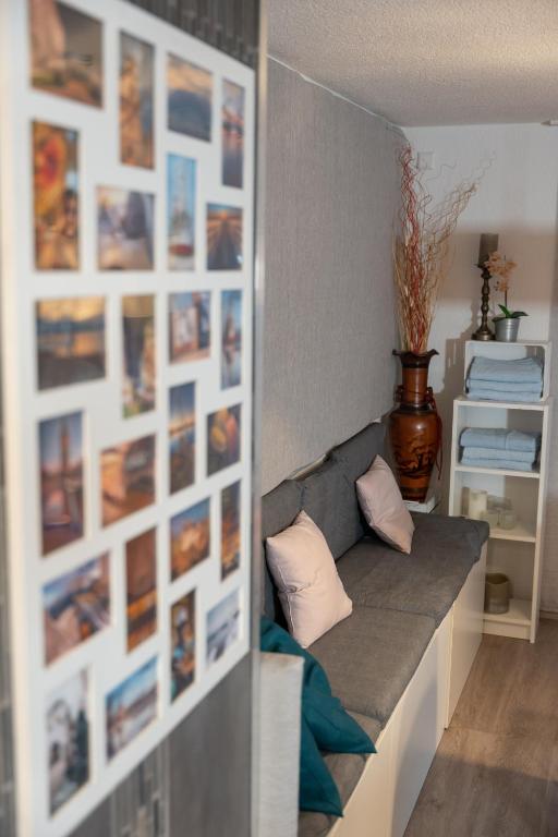 Posezení v ubytování #2 Großes Zimmer mit Pool und Garten