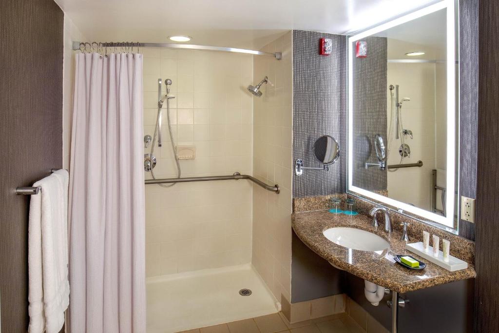 Le Meridien Boston Cambridge - 