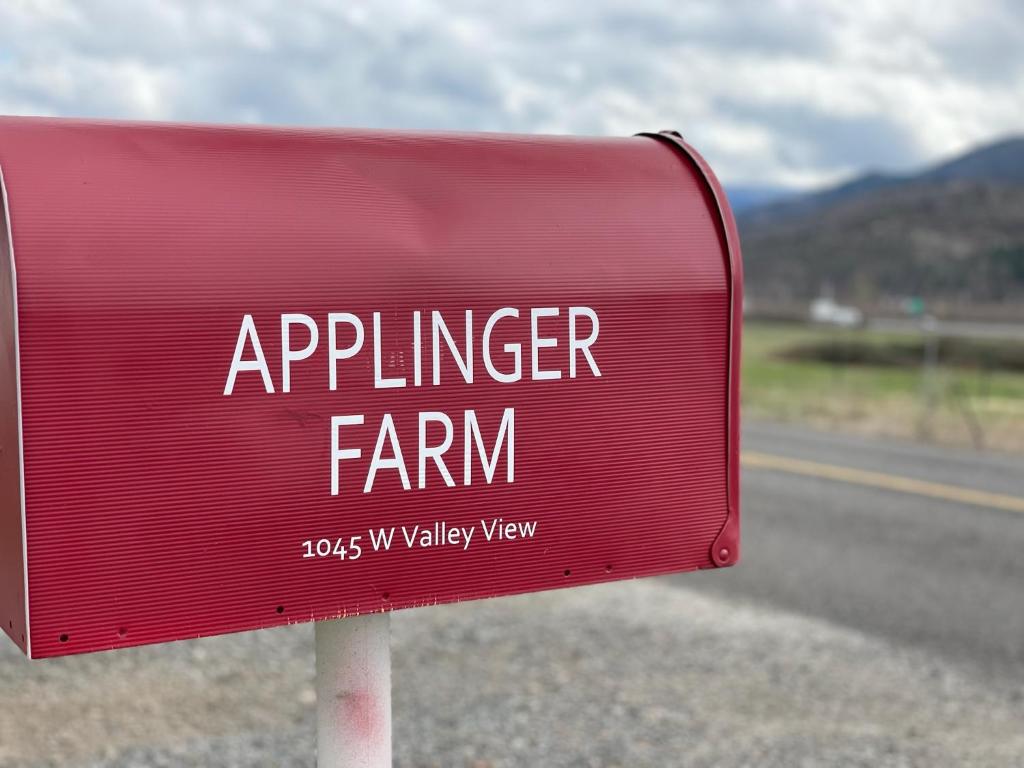 Certifikát, hodnocení, plakát nebo jiný dokument vystavený v ubytování Applinger Farm