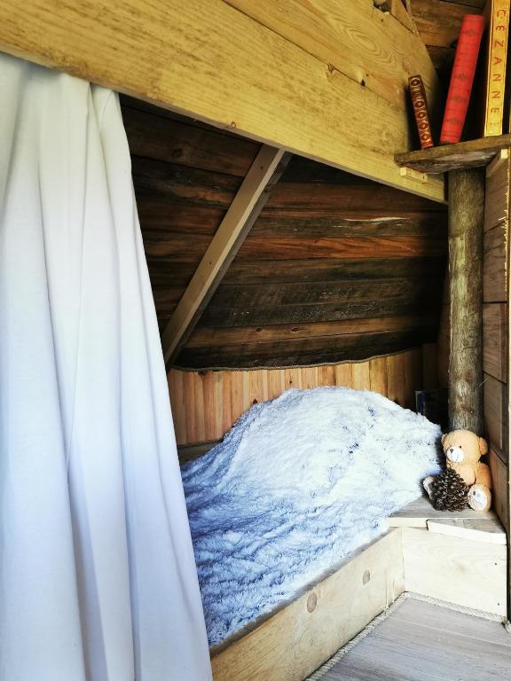 Postel nebo postele na pokoji v ubytování La Bastide du Capelier - Cabane