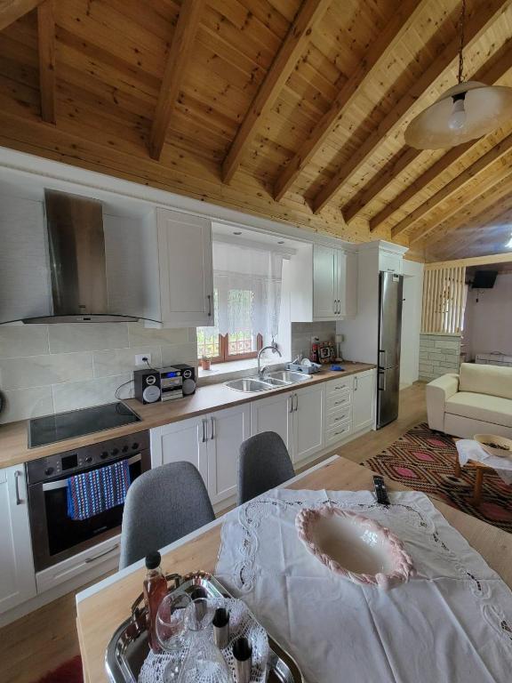 Köök või kööginurk majutusasutuses Xhumba Guesthouse